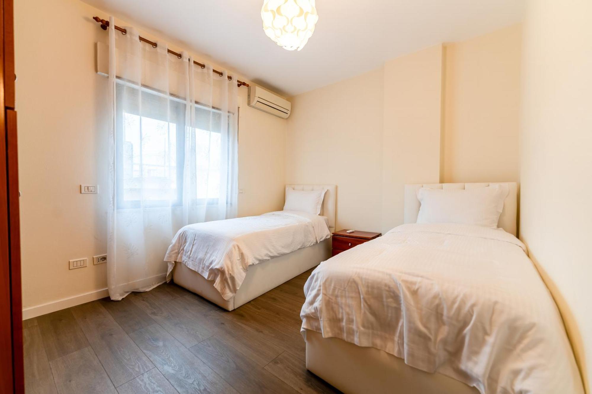 Hotel Elior Tirana Kültér fotó
